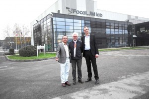 非常城市董事长吴杰（左）与focal CEO Christophe Sicaud（右）及创始人Jacques Mahul 先生（中）合影